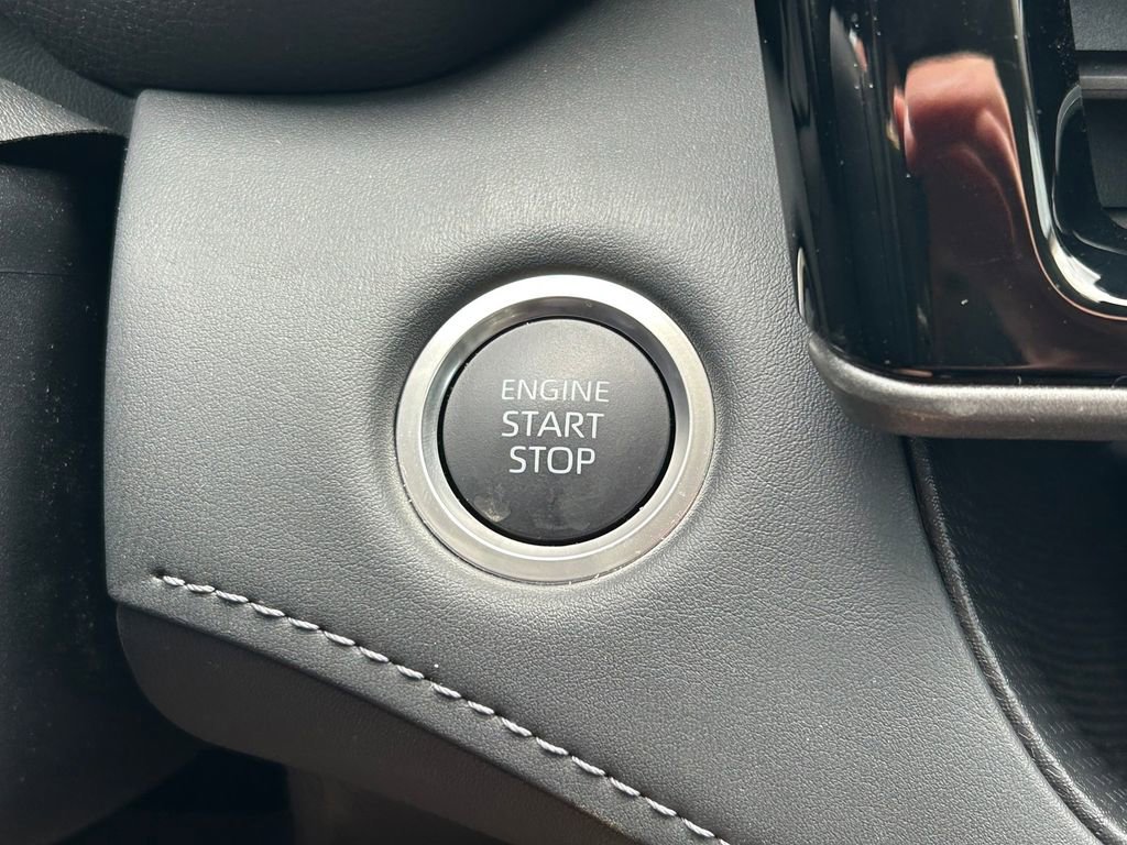 Used 2026 Toyota Highlander Limited image 31