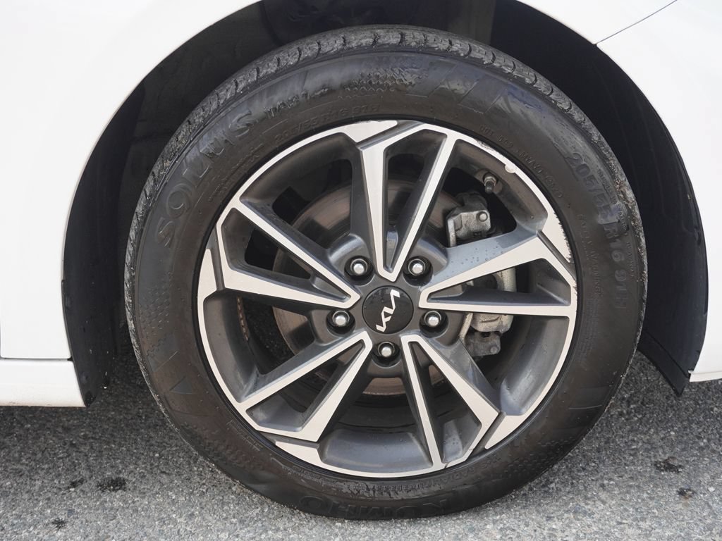 Used 2024 Kia Forte LXS FWD image 16