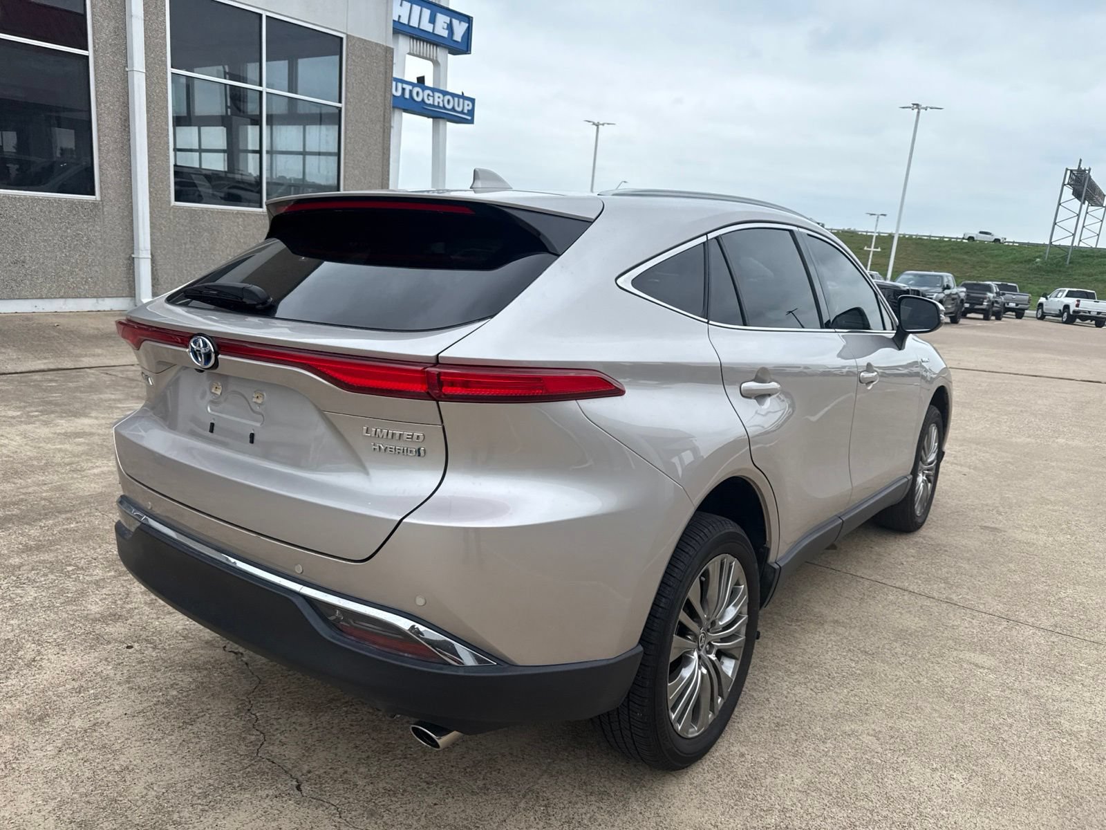 Used 2021 Toyota Venza Limited AWD/4WD image 7