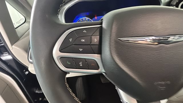 Used 2024 Chrysler Pacifica Touring-L FWD image 15