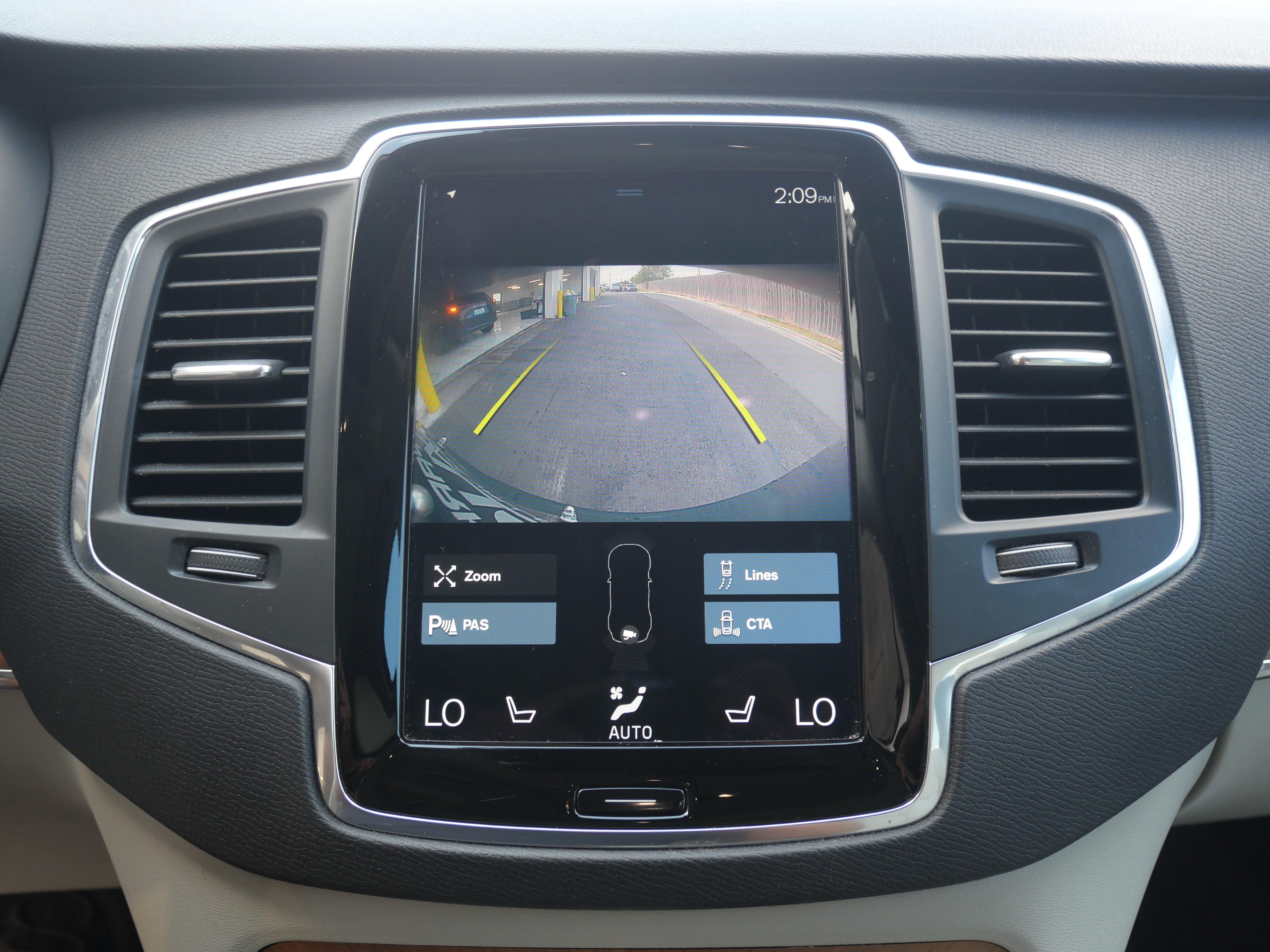 Used 2021 Volvo XC90 T6 Momentum image 27