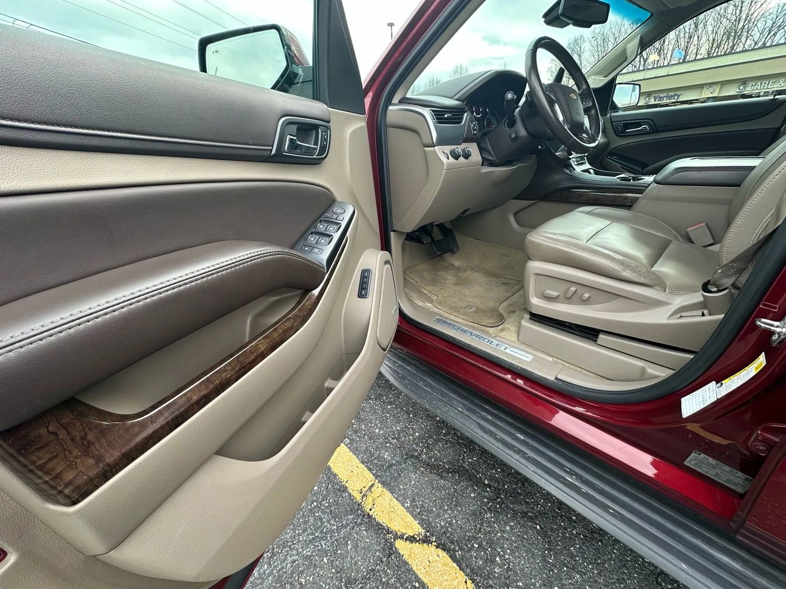 Used 2016 Chevrolet Suburban LT w/ Luxury Package image 16