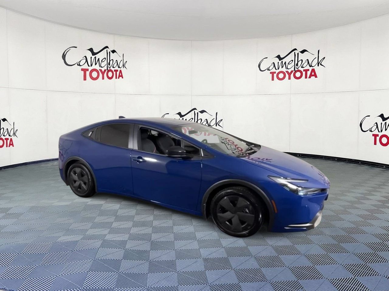 Used 2025 Toyota Prius Plug-In Hybrid FWD image 2
