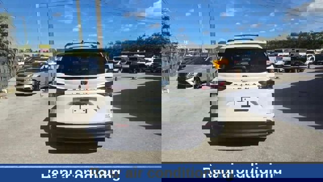 Used 2024 Toyota Sienna XLE FWD image 8