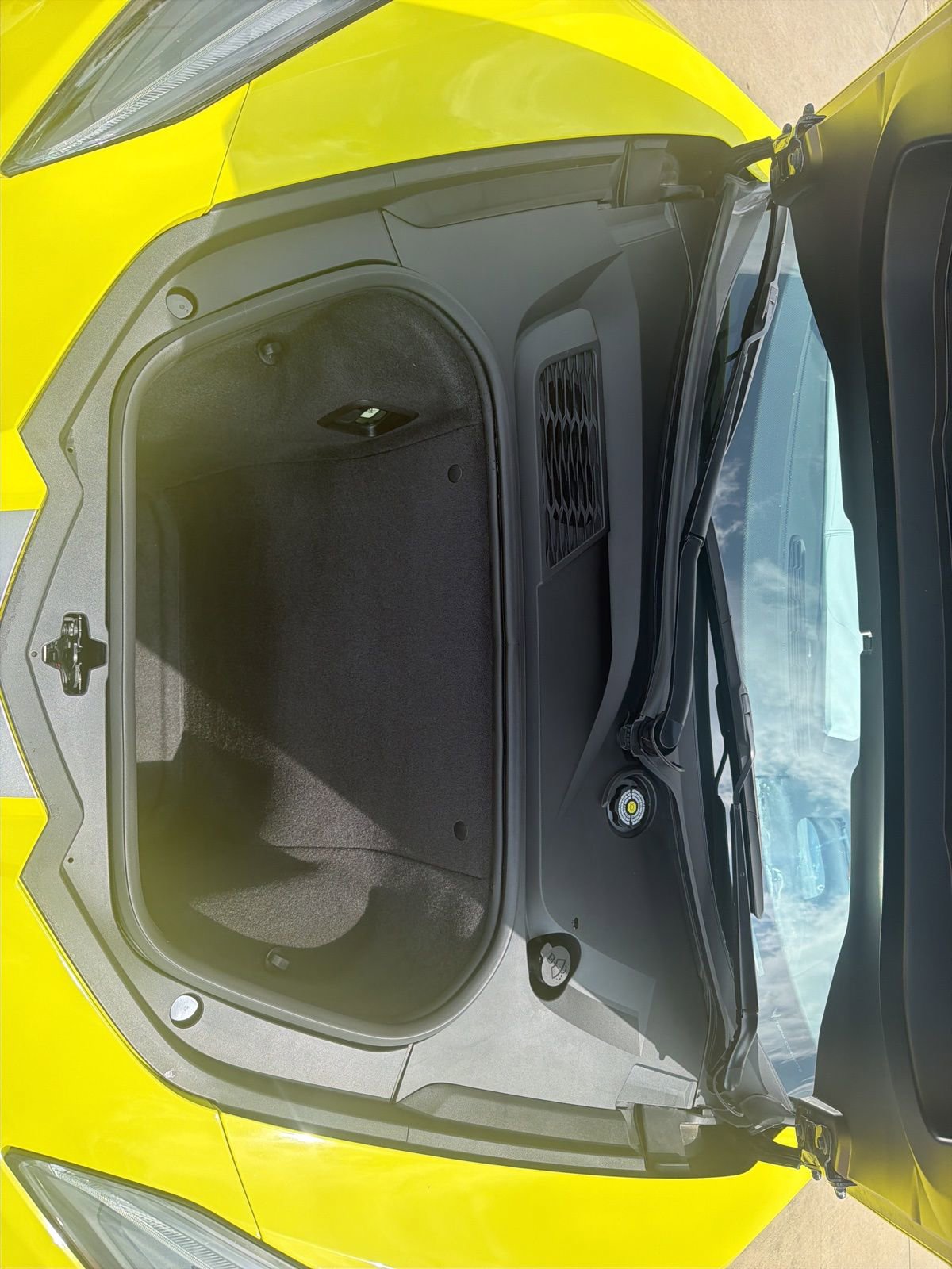 Used 2022 Chevrolet Corvette Stingray Premium Conv w/ Z51 Performance Package RWD image 10