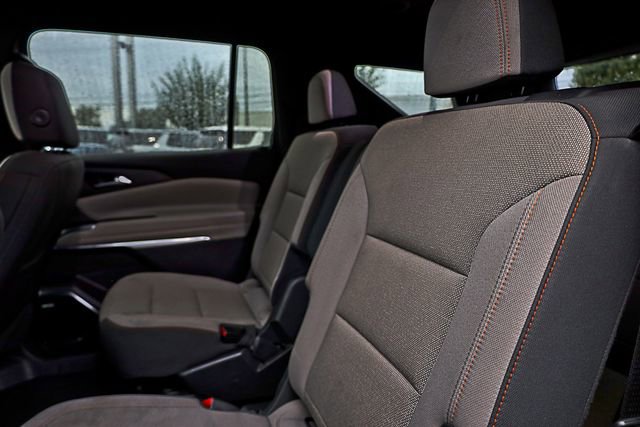 Used 2024 Chevrolet Traverse LT w/ Enhanced Driving Package image 32