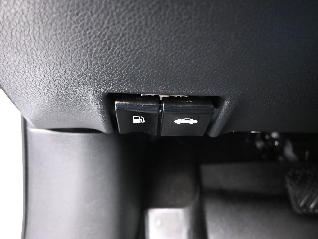 Used 2018 Nissan Sentra SV image 25