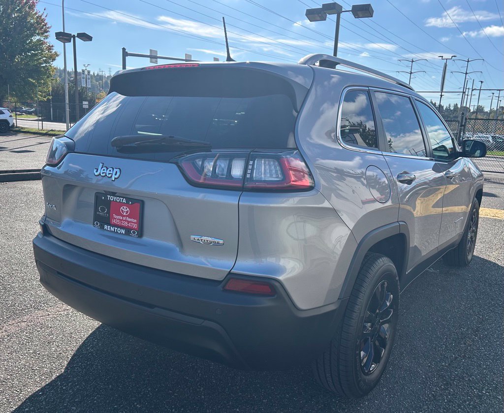 Used 2019 Jeep Cherokee Latitude Plus w/ Cold Weather Group AWD/4WD image 5