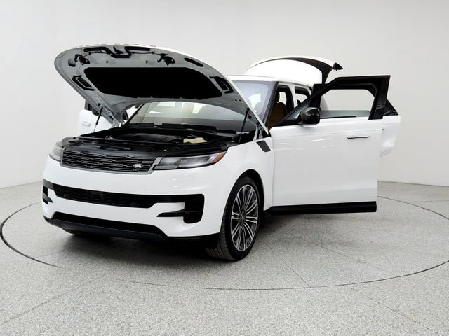 Certified 2025 Land Rover Range Rover Sport SE image 9