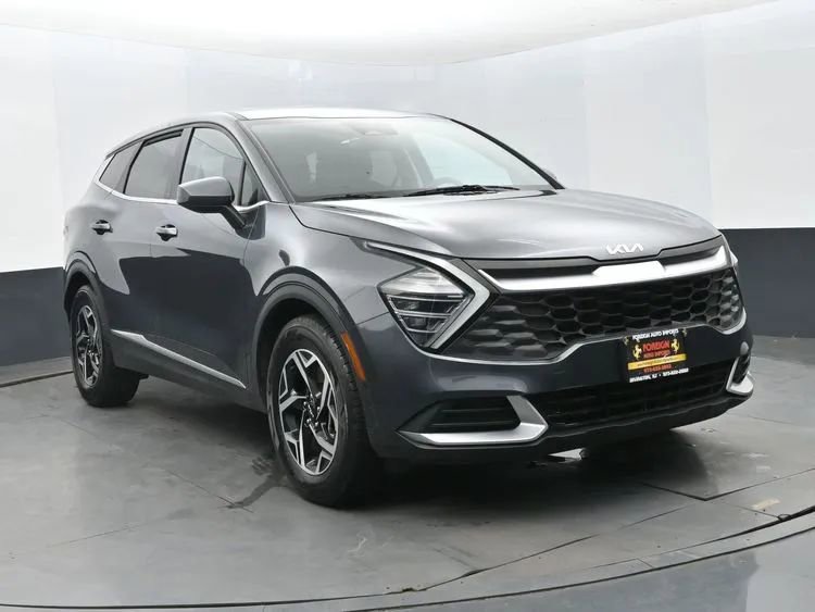 Used 2024 Kia Sportage LX image 2