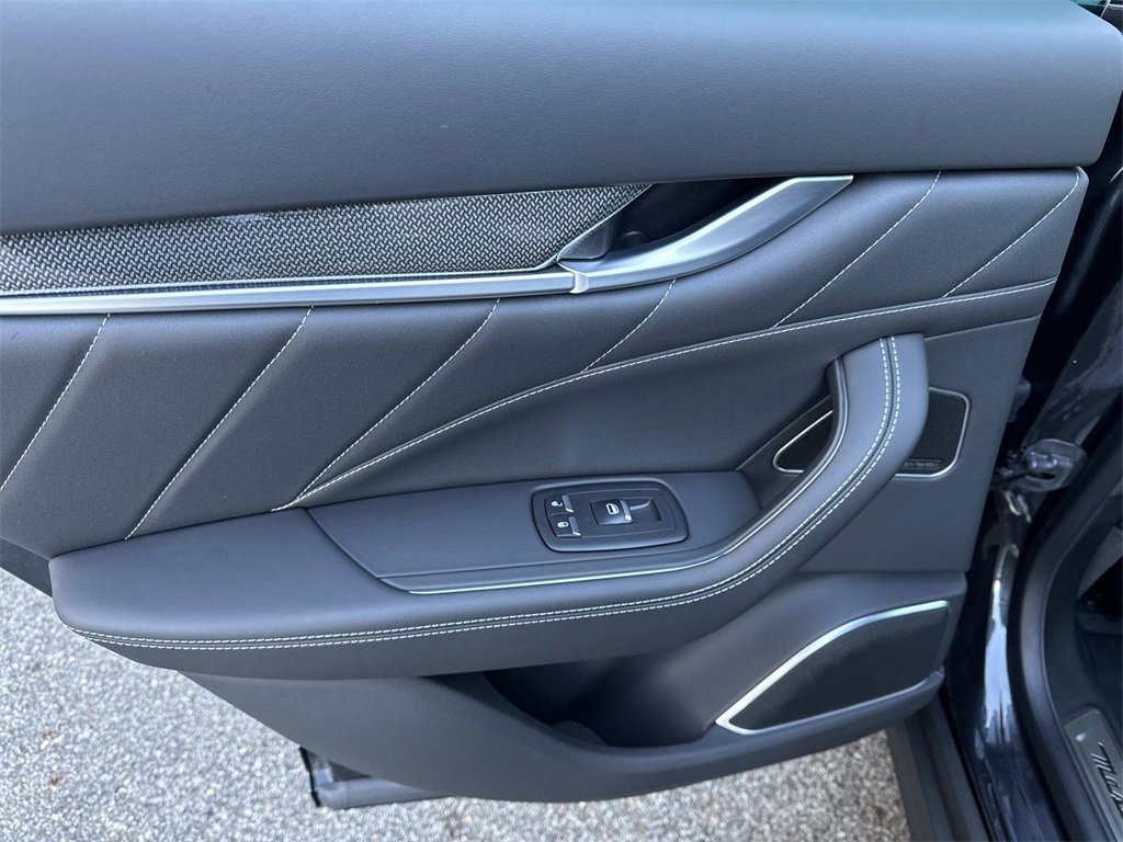 Used 2023 Maserati Levante GT image 11
