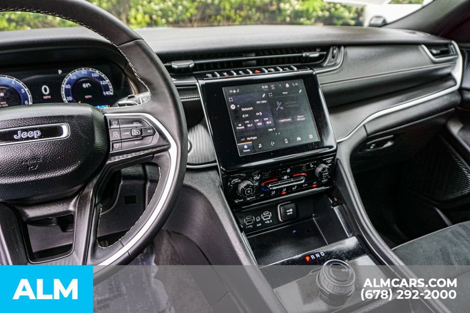 Used 2025 Jeep Grand Cherokee Altitude AWD/4WD image 30