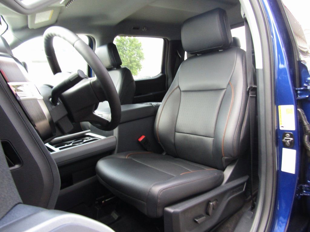 New 2026 Ford F250 Lariat w/ Black Appearance Package image 22