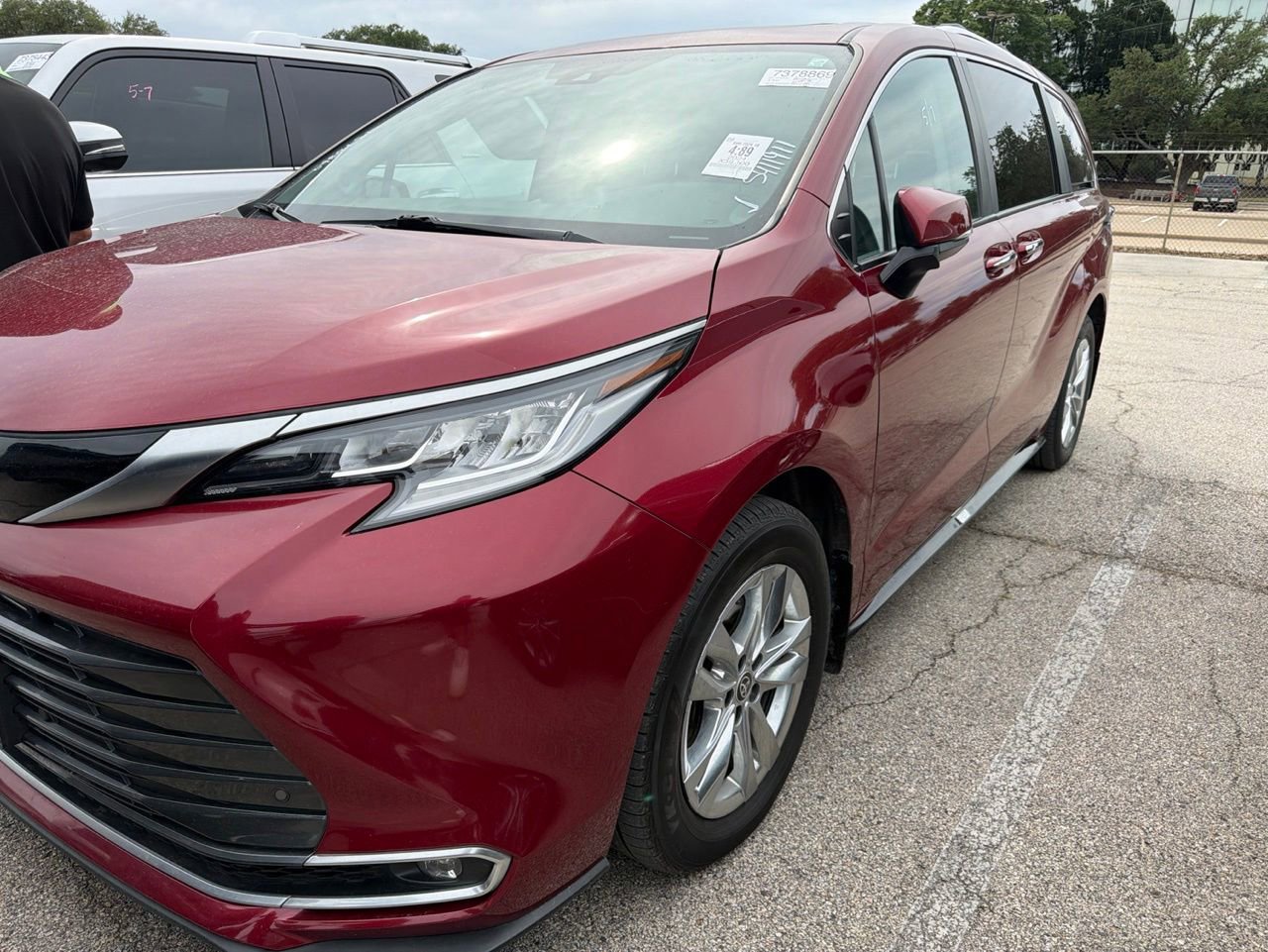 Used 2024 Toyota Sienna Limited FWD image 1
