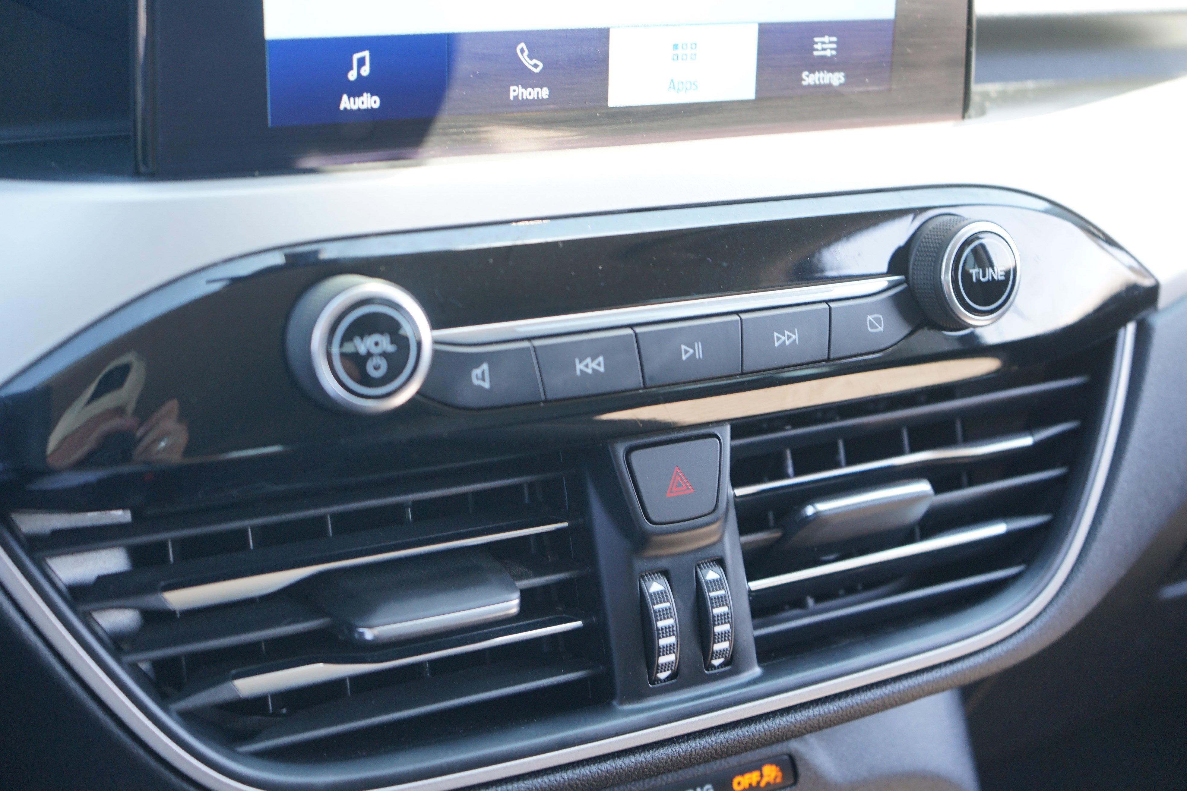 Used 2021 Ford Escape SE image 18