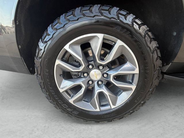 Used 2021 Chevrolet Suburban LT w/ LT Signature Package RWD image 23