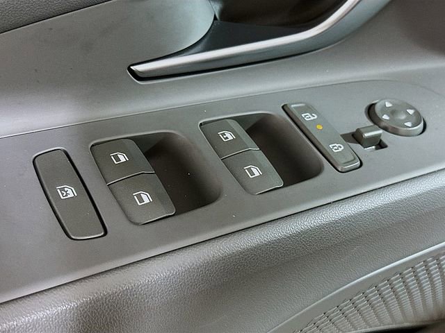 Used 2025 Hyundai Elantra SE FWD image 12