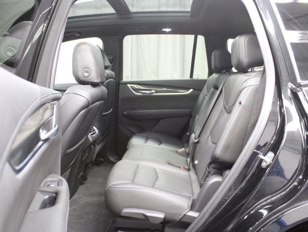 Used 2022 Cadillac XT6 Sport w/ Technology Package AWD/4WD image 16