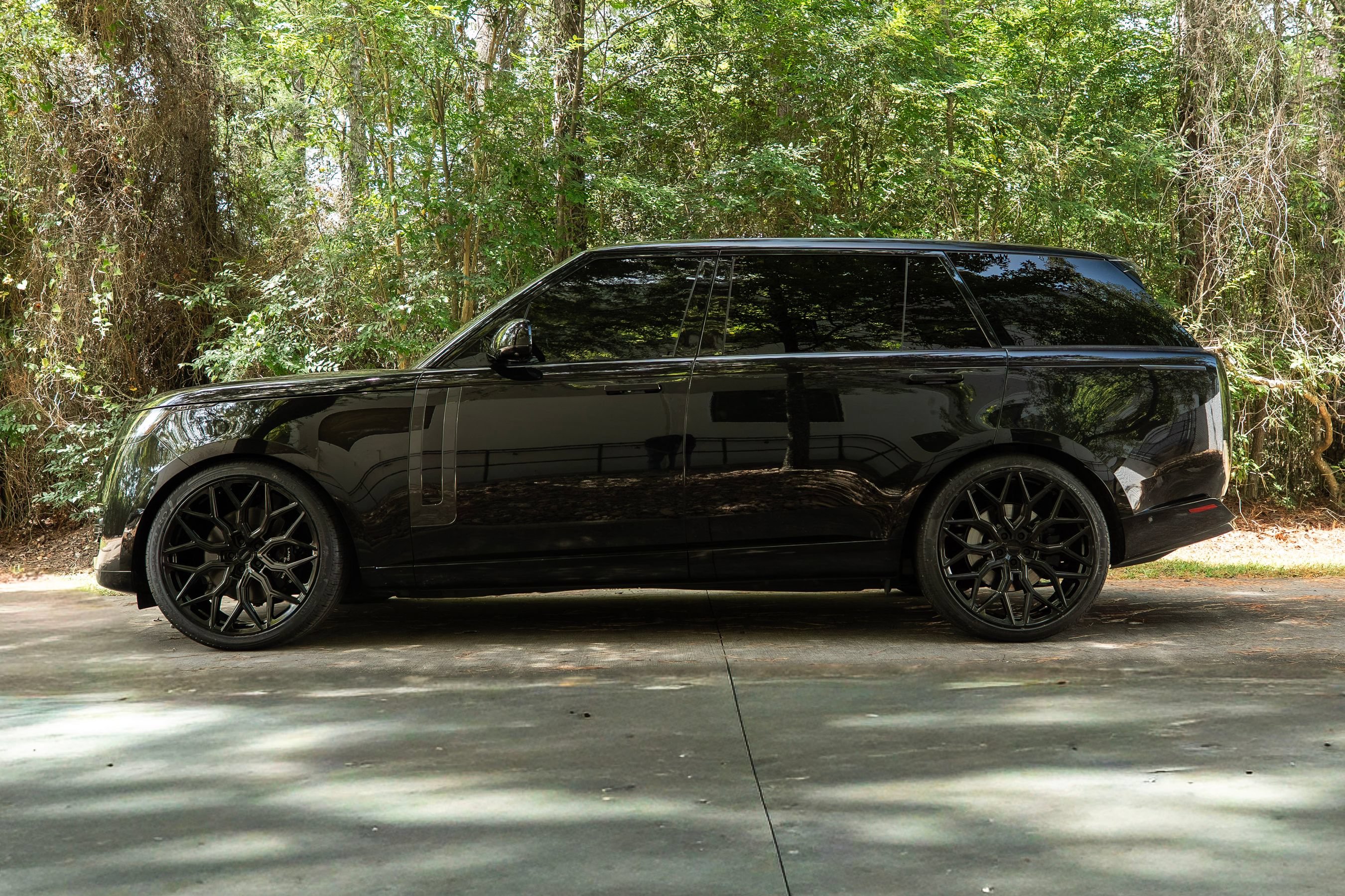 Used 2023 Land Rover Range Rover Long Wheelbase SE AWD/4WD image 16