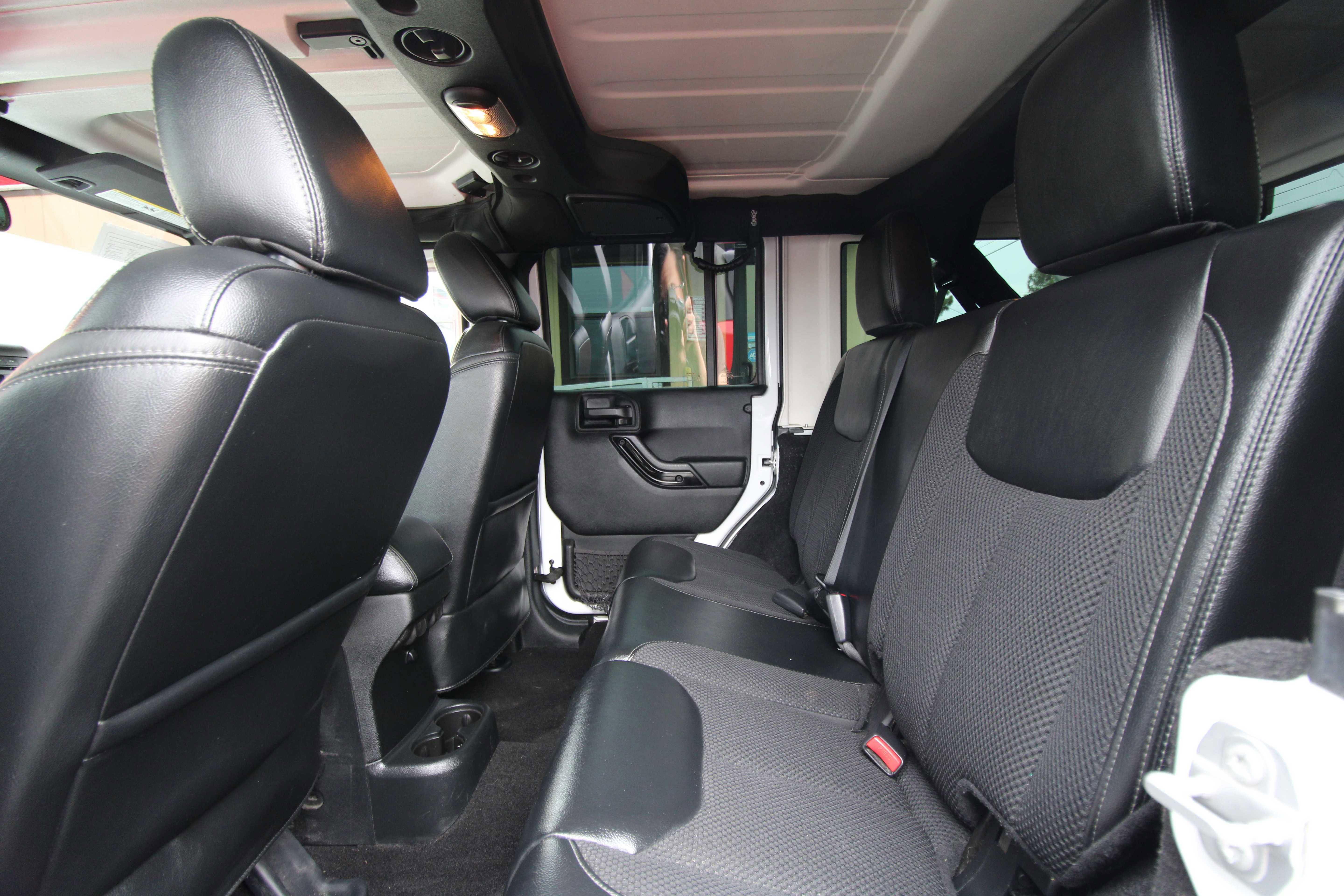 Used 2017 Jeep Wrangler Unlimited Sahara image 11