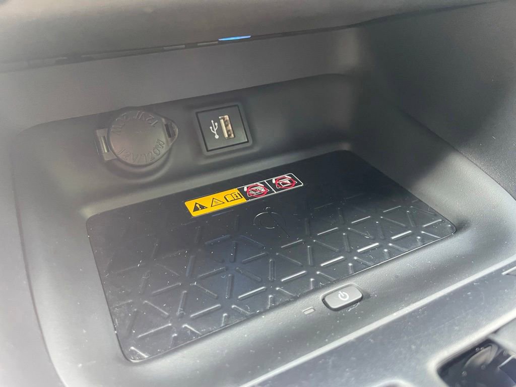 Used 2025 Toyota RAV4 XSE w/ Advanced Technology Package AWD/4WD image 35