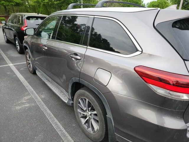 Used 2019 Toyota Highlander XLE image 6