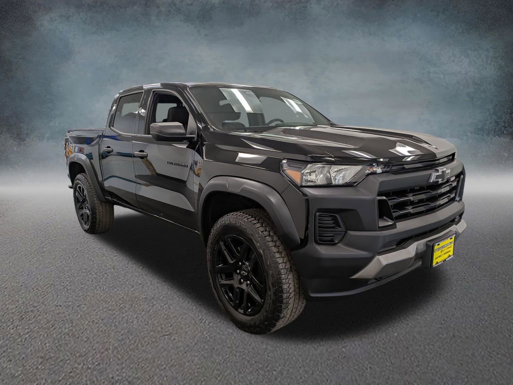 Used 2024 Chevrolet Colorado Trail Boss w/ Advanced Trailering Package AWD/4WD image 3