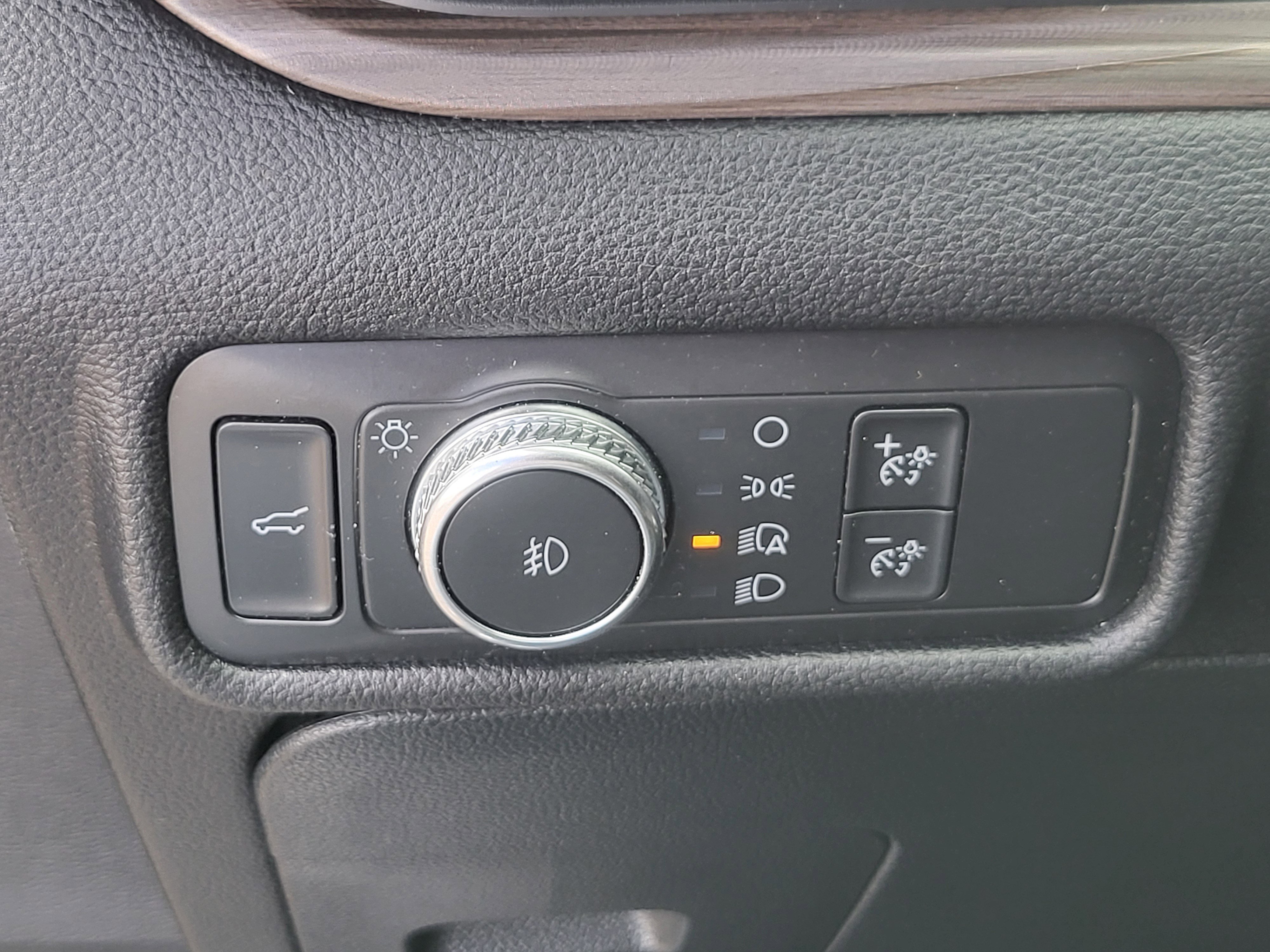 Used 2020 Ford Explorer Limited image 26