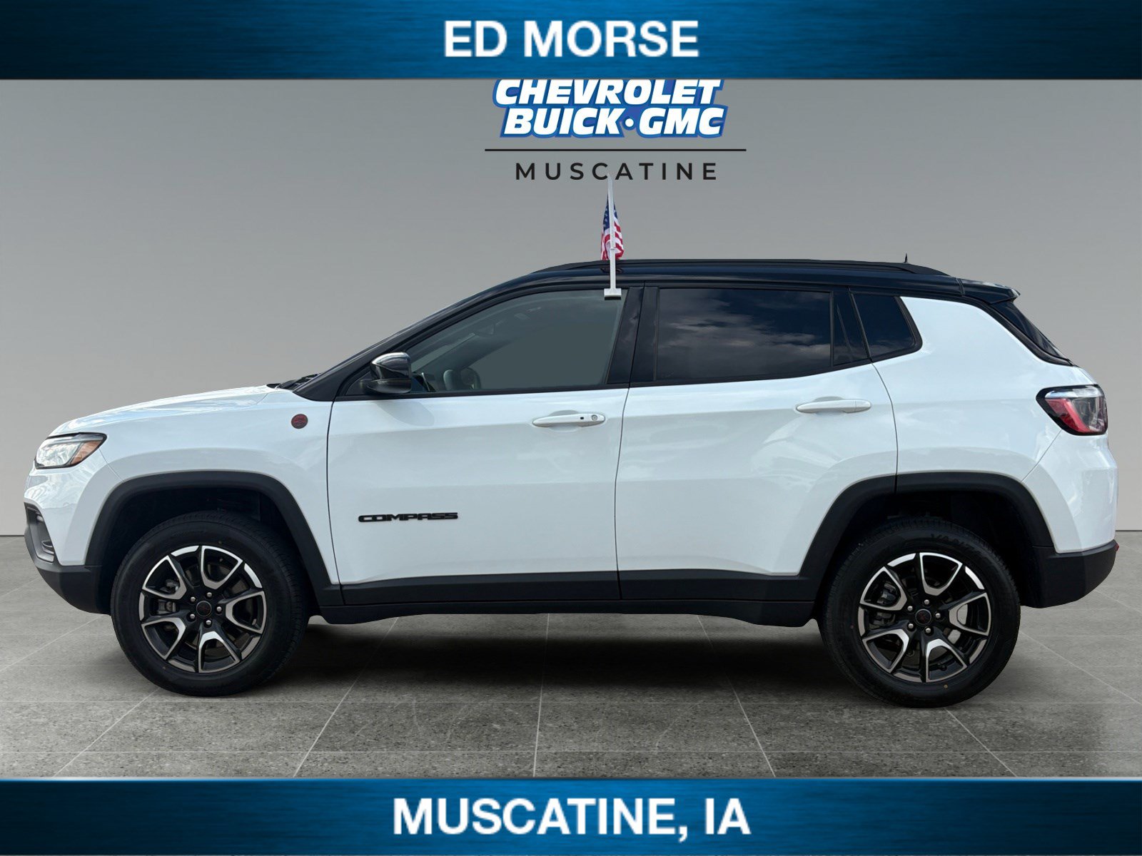 Used 2025 Jeep Compass Trailhawk AWD/4WD image 2