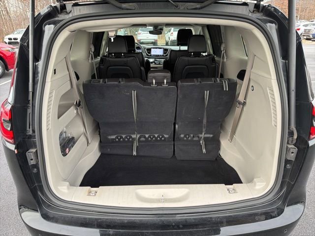 Used 2024 Chrysler Pacifica Touring-L image 29