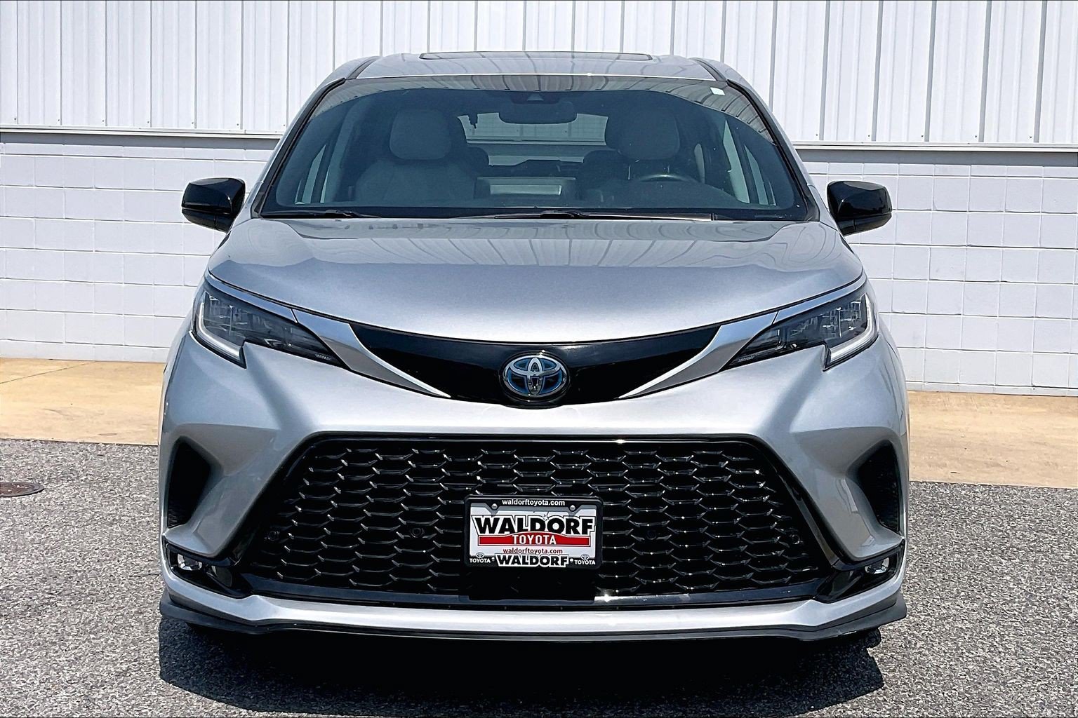 Used 2021 Toyota Sienna XSE AWD/4WD image 3