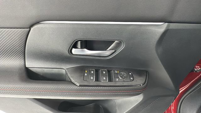 Used 2025 Nissan Kicks SR w/ Illumination Package image 19