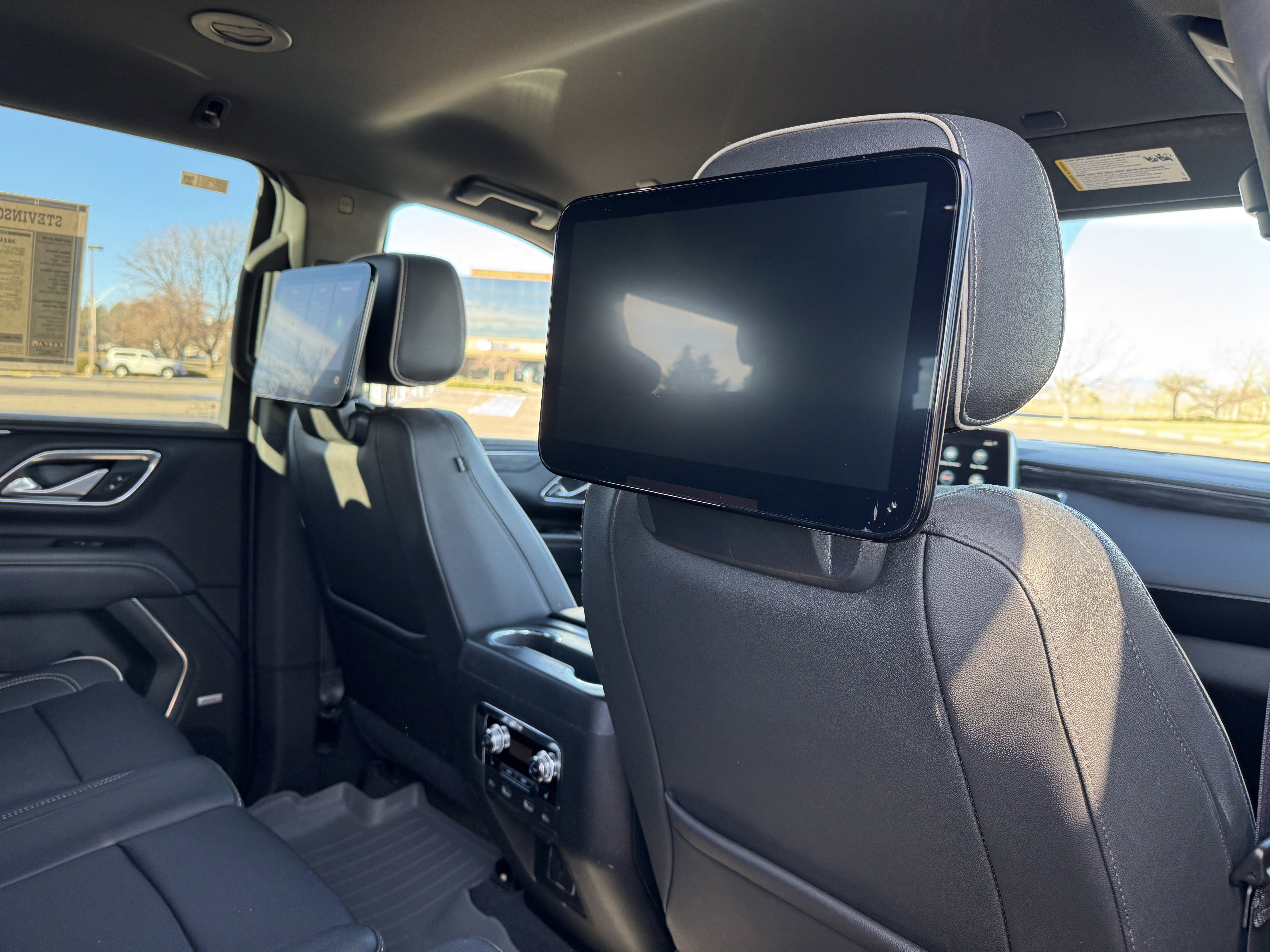 Used 2021 GMC Yukon SLT w/ Rear Media and Nav Package image 18