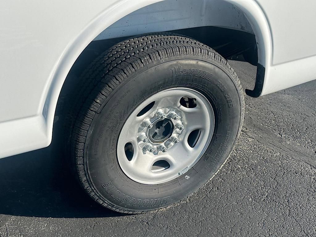 New 2025 Chevrolet Express 2500 w/ Enhanced Convenience Package image 26