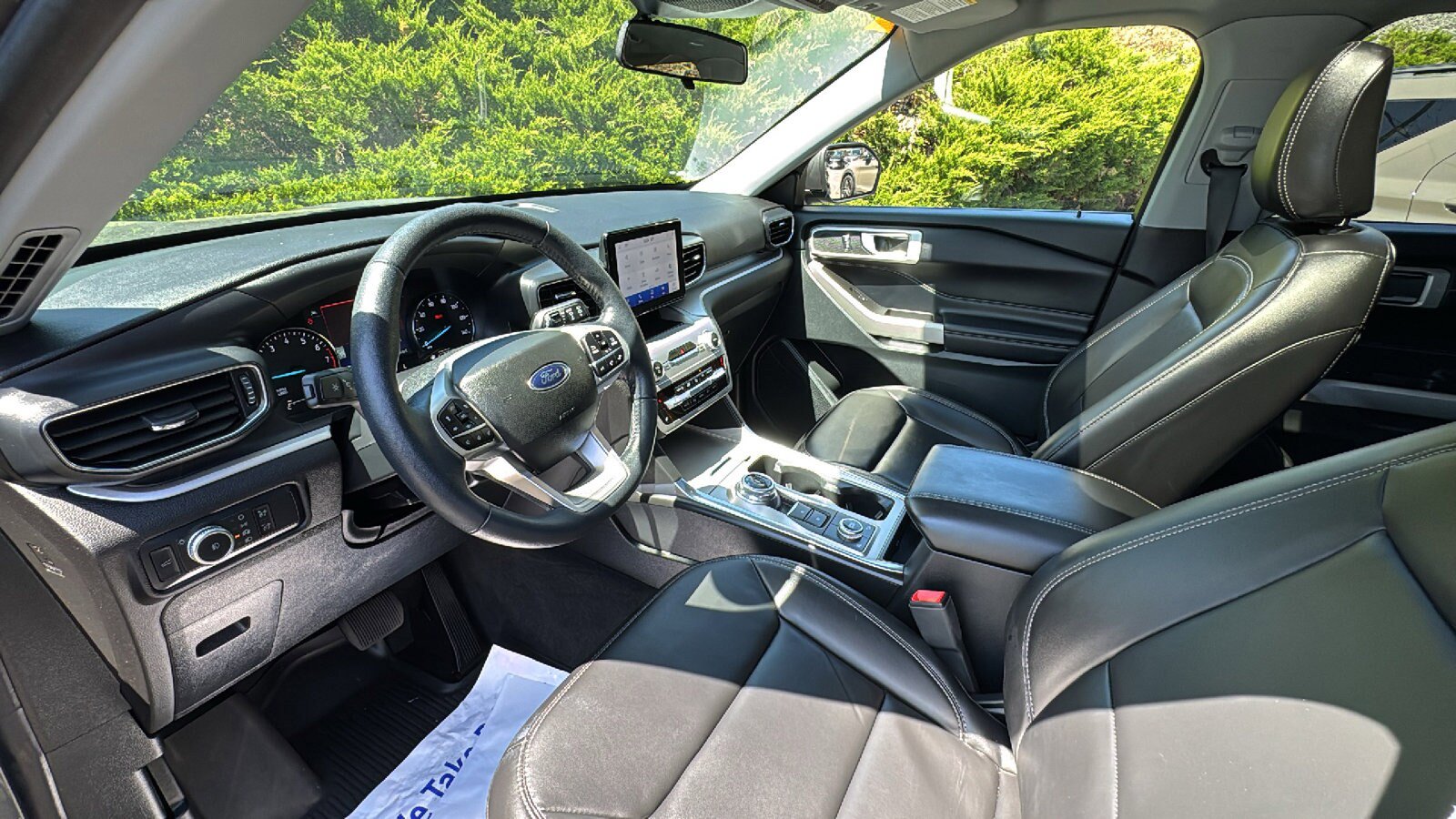 Certified 2022 Ford Explorer XLT w/ Equipment Group 202A AWD/4WD image 15