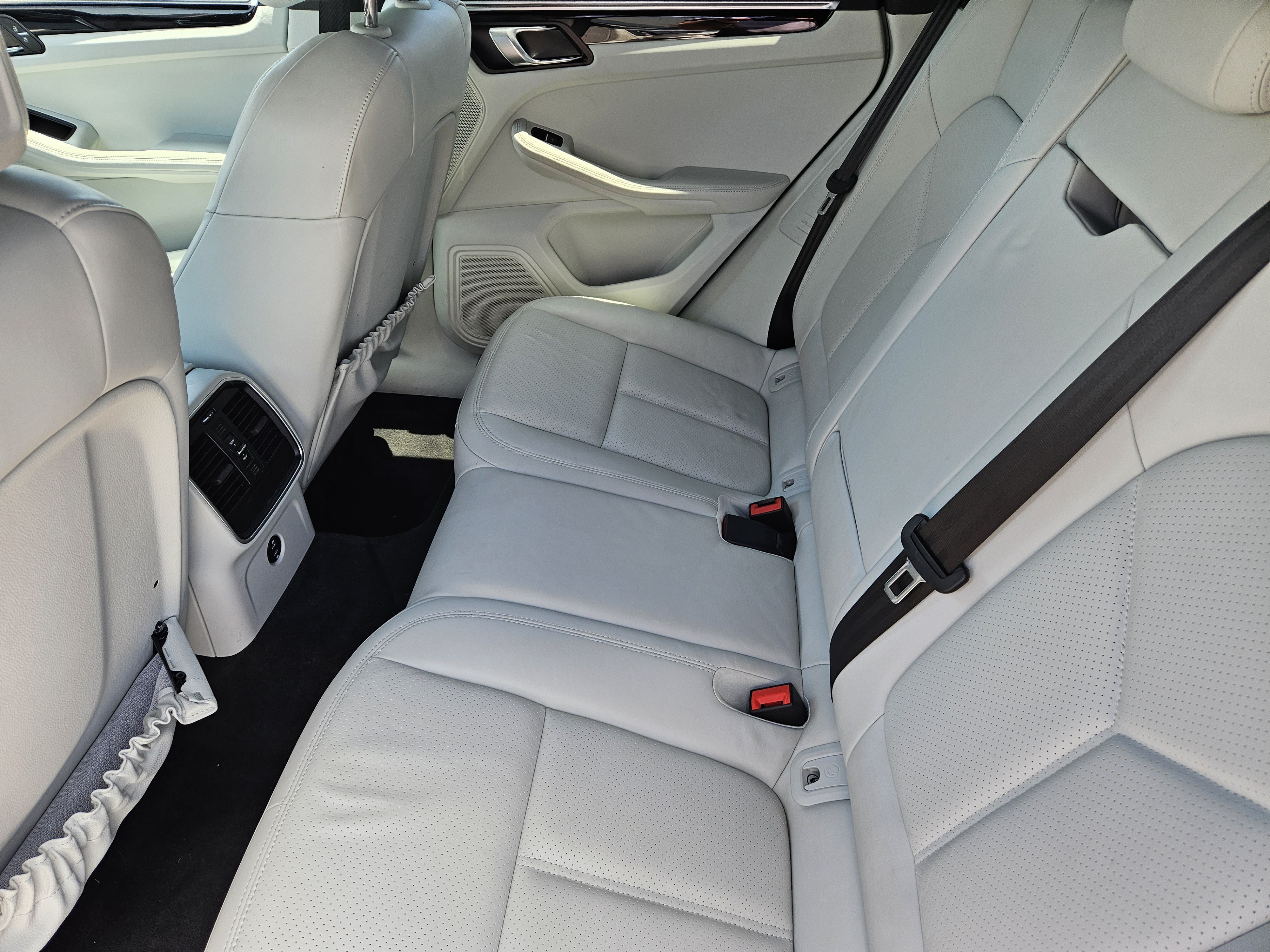 Certified 2023 Porsche Macan S AWD/4WD image 29