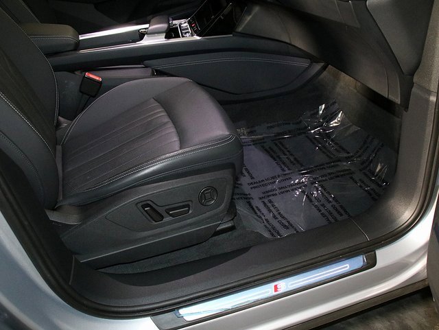 Used 2023 Audi e-tron Premium Plus w/ Premium Plus Package image 37