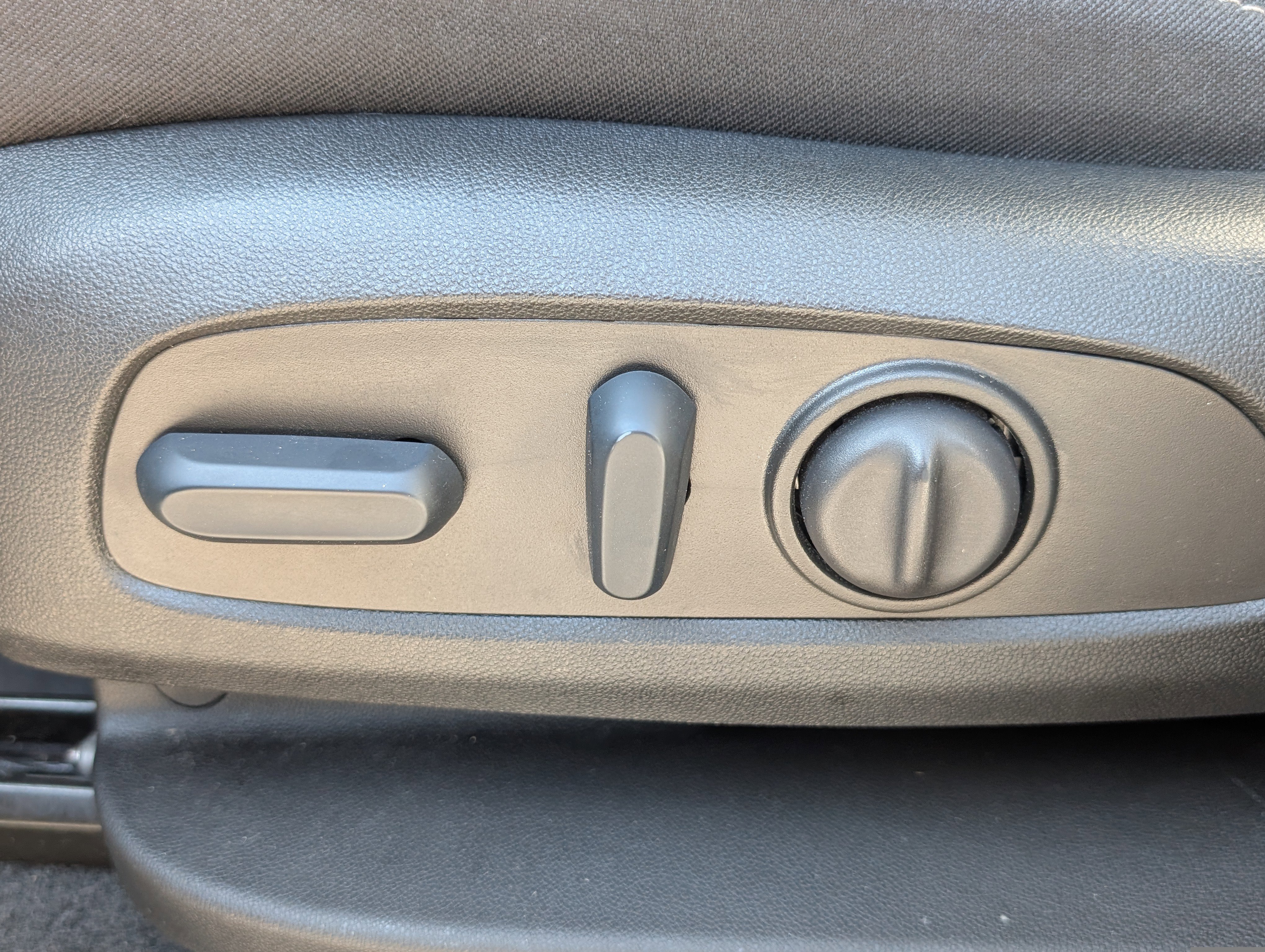 Used 2023 Chevrolet Equinox LS w/ LS Convenience Package image 19