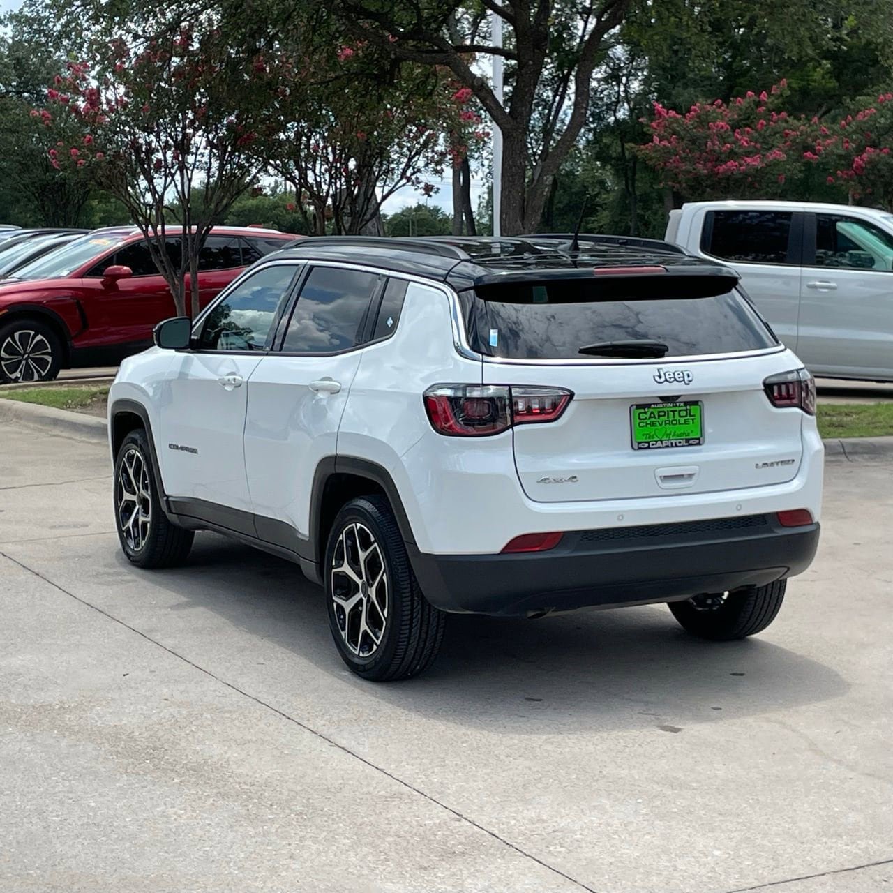 Used 2025 Jeep Compass Limited AWD/4WD image 4