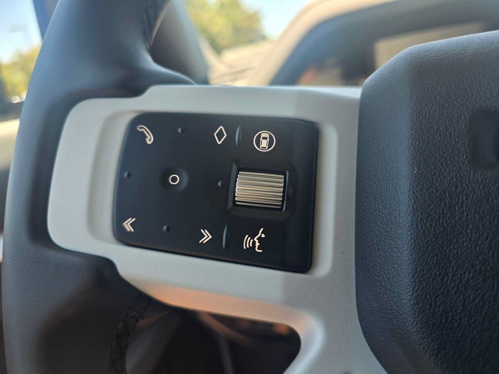 New 2026 Land Rover Defender 110 X-Dynamic SE AWD/4WD image 33