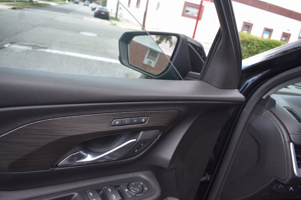 Used 2023 GMC Terrain SLT image 13