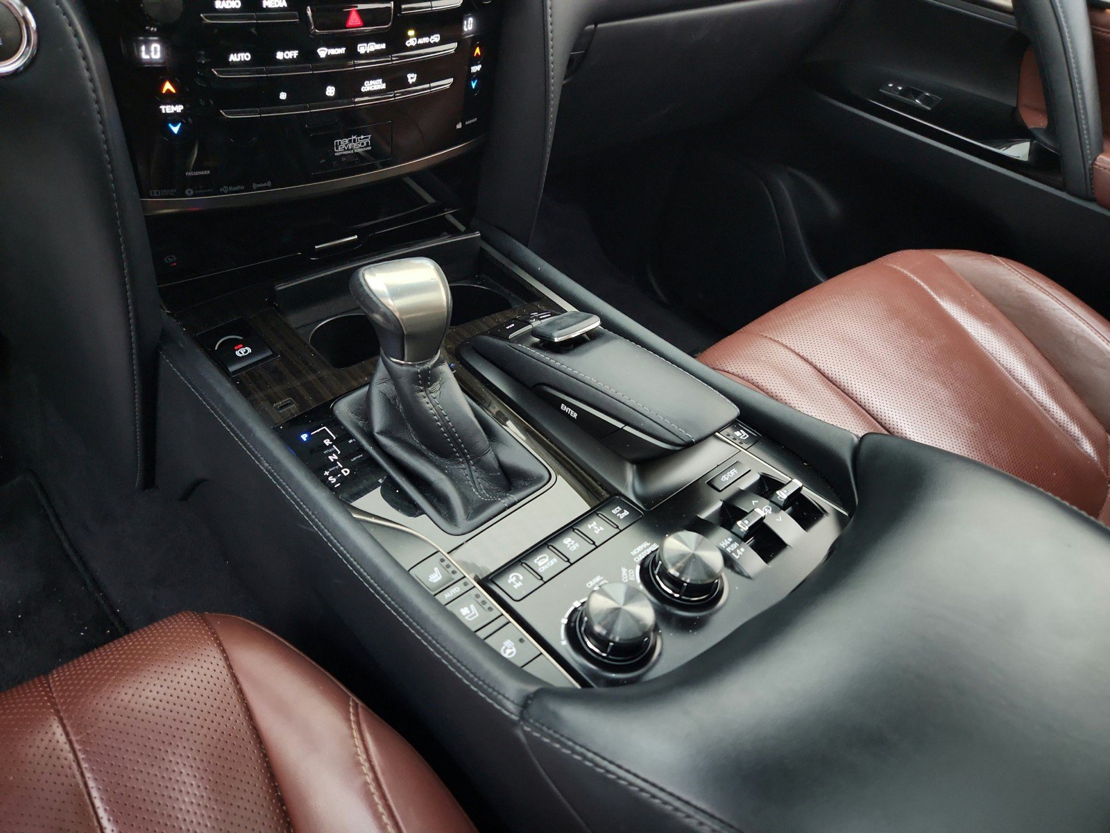 Used 2016 Lexus LX 570 4WD w/ Luxury Package image 22