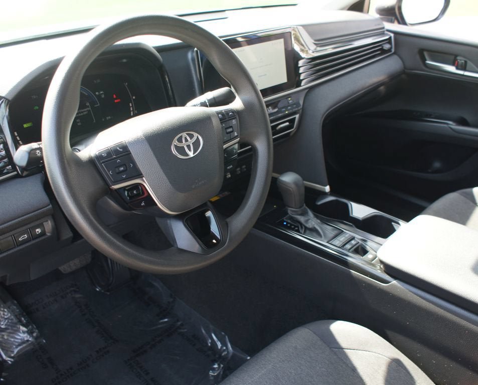 Used 2025 Toyota Camry LE FWD image 13