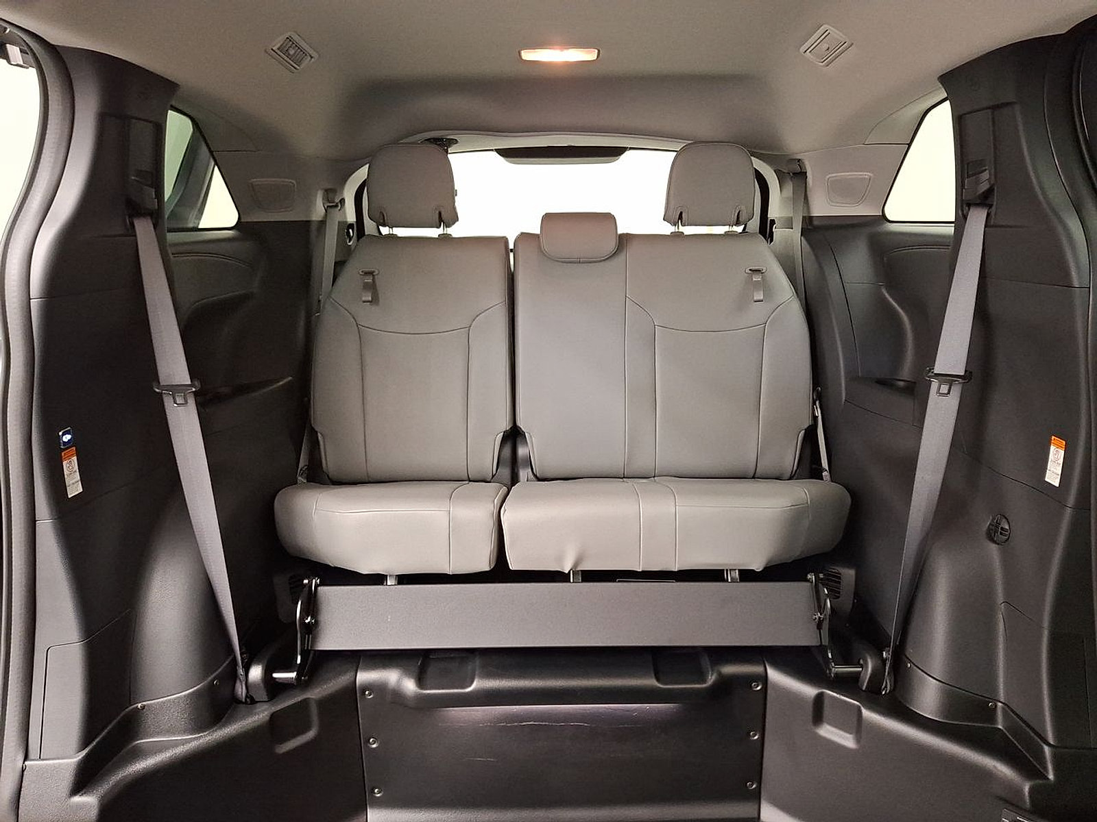 Used 2025 Toyota Sienna XLE w/ XLE Plus Package FWD image 16