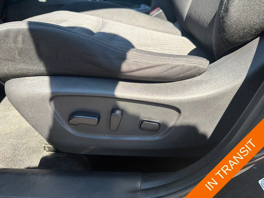Used 2018 Nissan Rogue SV AWD/4WD image 17