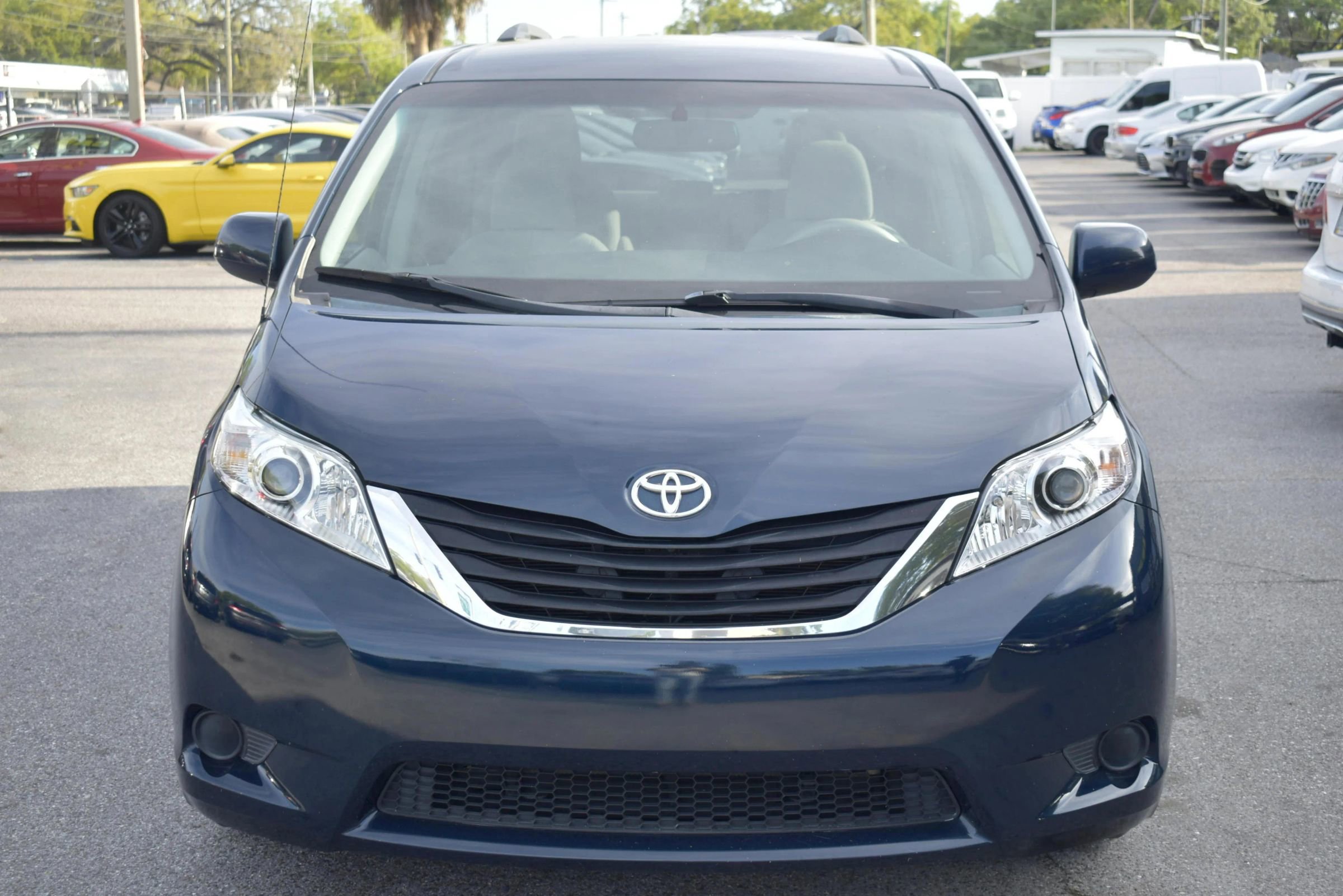 Used 2012 Toyota Sienna LE image 3