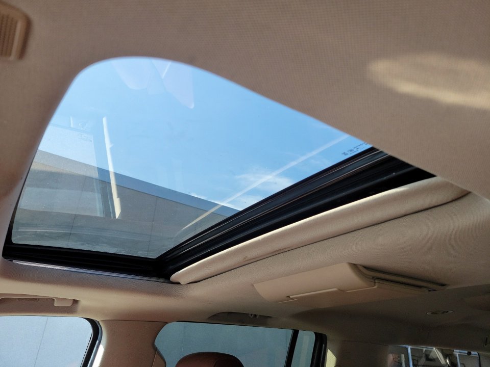 Used 2020 Cadillac Escalade ESV Premium Luxury image 21