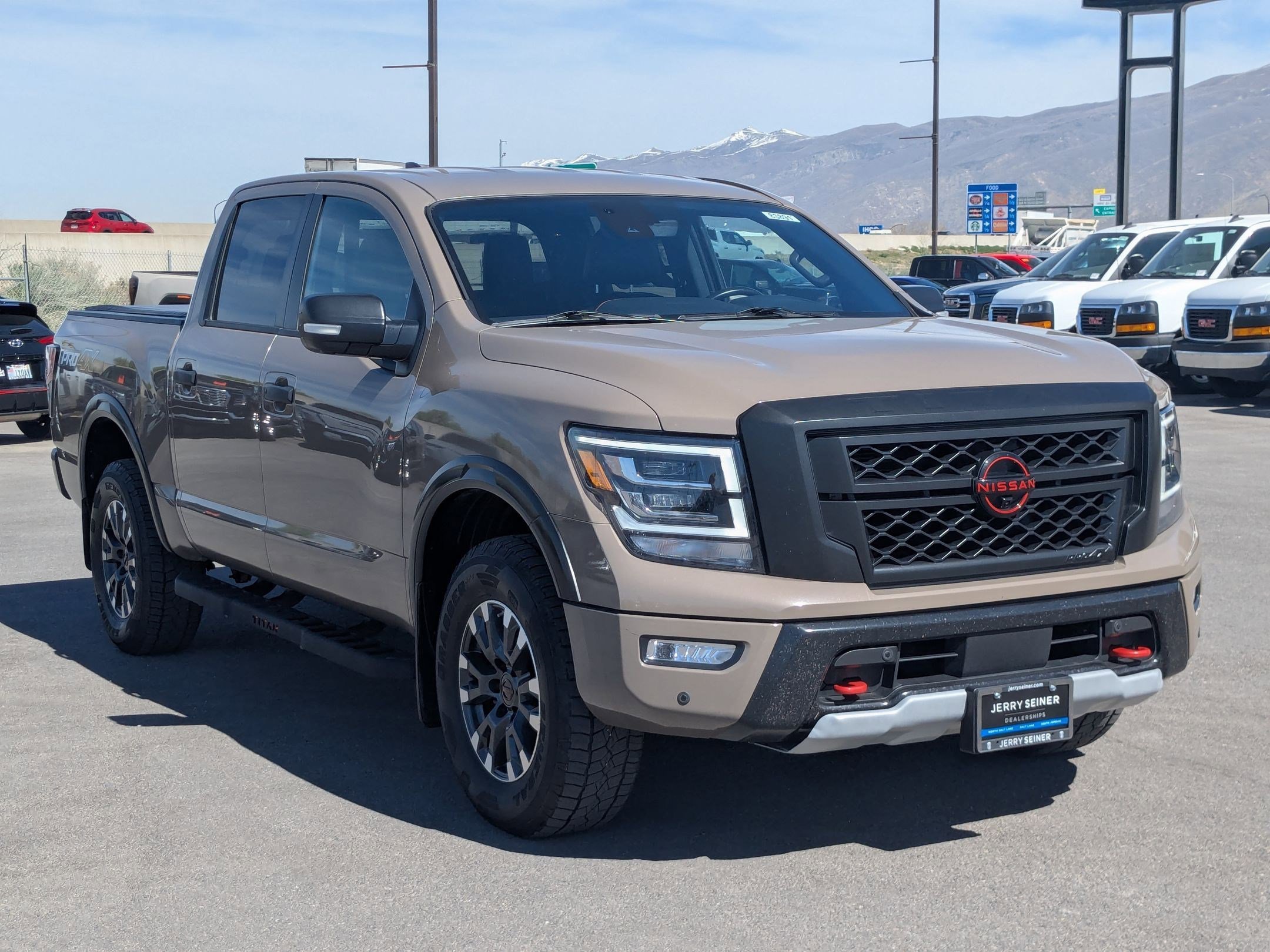 Used 2024 Nissan Titan PRO-4X w/ Pro-4x Convenience Package image 8