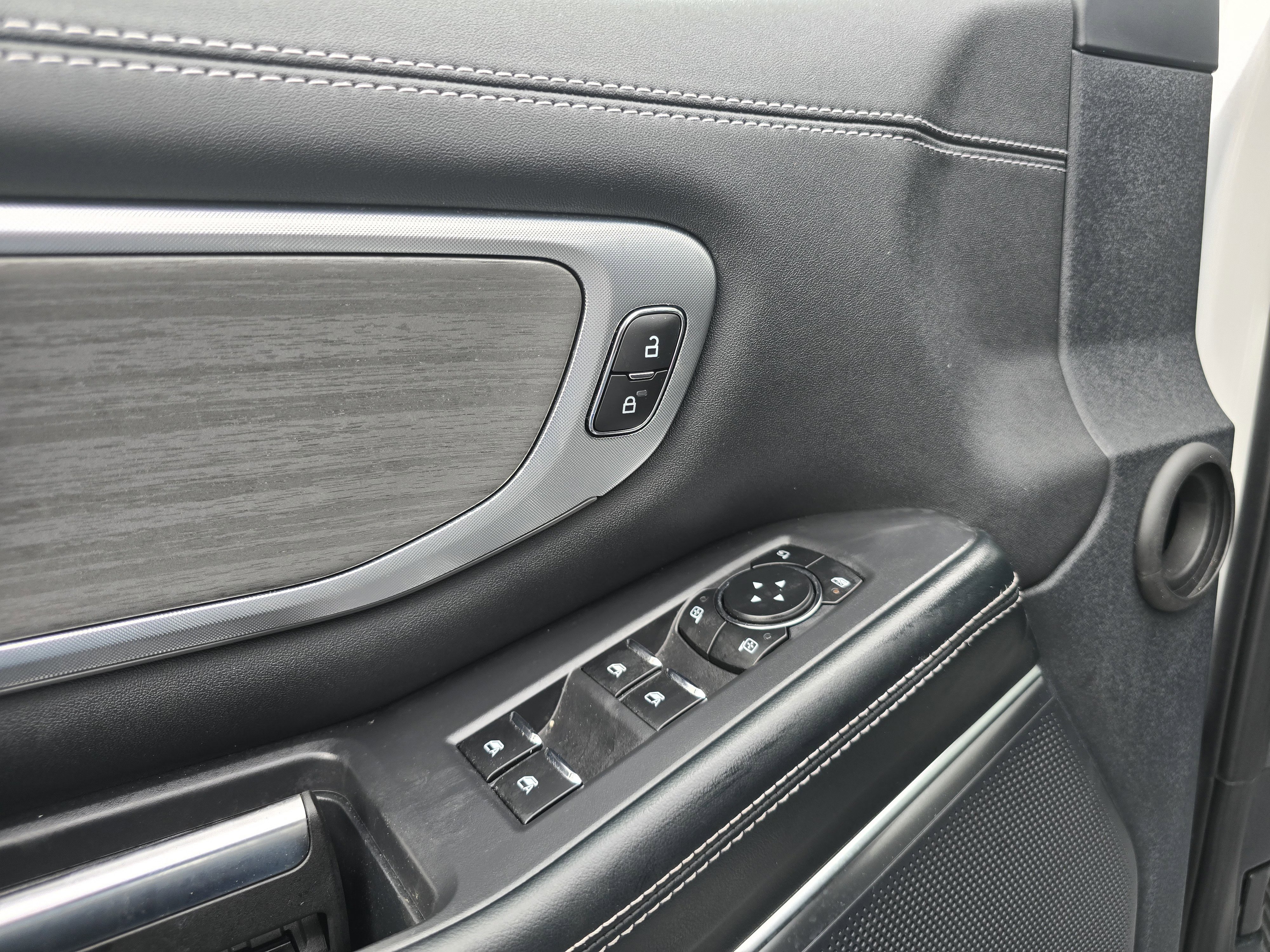 Used 2025 Ford Expedition Platinum image 19