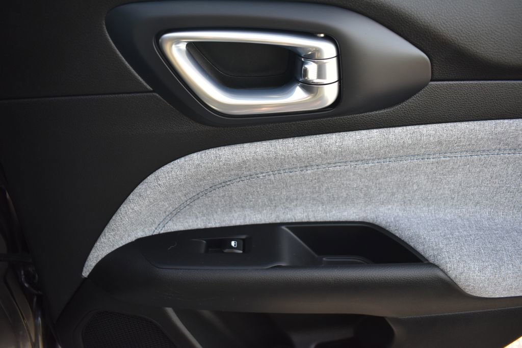 Used 2023 Jeep Compass Sport image 14